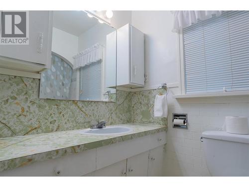 1250 Third Avenue, Trail, BC - Indoor Photo Showing Bathroom