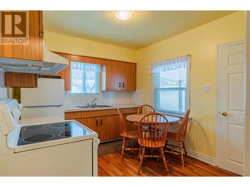 1250 Third Avenue, Trail, BC - Indoor Photo Showing Kitchen With Double Sink