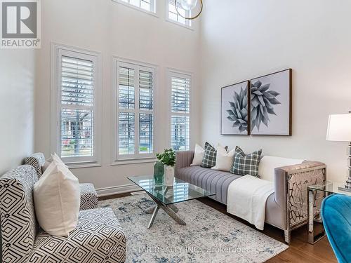 30 Wickson Street, Markham, ON - Indoor Photo Showing Living Room