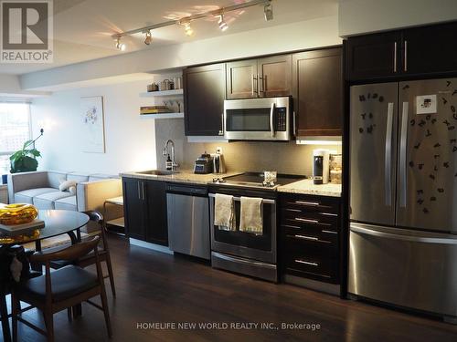 1913 - 400 Adelaide Street E, Toronto, ON - Indoor Photo Showing Kitchen