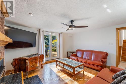 215 Valley View Drive, Innisfil, ON - Indoor Photo Showing Living Room