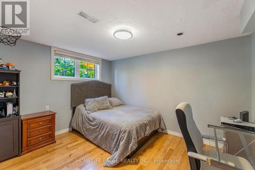 215 Valley View Drive, Innisfil, ON - Indoor Photo Showing Bedroom