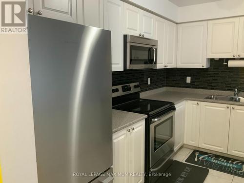 29 - 137 Sydenham Wells N, Barrie, ON - Indoor Photo Showing Kitchen With Stainless Steel Kitchen With Double Sink