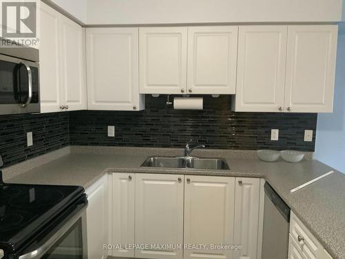 29 - 137 Sydenham Wells N, Barrie, ON - Indoor Photo Showing Kitchen With Double Sink