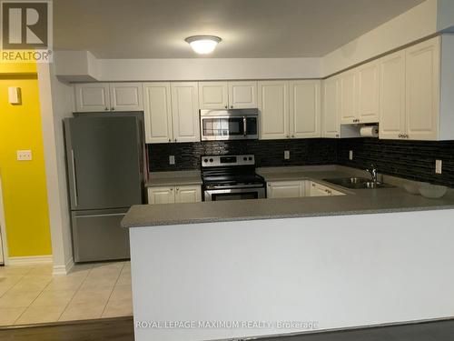 29 - 137 Sydenham Wells N, Barrie, ON - Indoor Photo Showing Kitchen With Double Sink