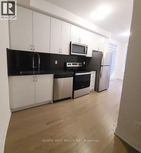 67 - 721 Lawrence Ave W, Toronto, ON - Indoor Photo Showing Kitchen