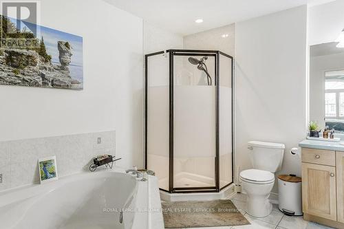 85 Foxborough Drive, Hamilton, ON - Indoor Photo Showing Bathroom