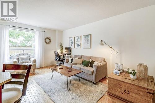 85 Foxborough Drive, Hamilton, ON - Indoor Photo Showing Living Room