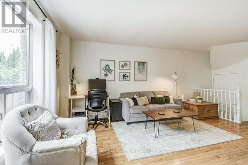 85 Foxborough Drive, Hamilton, ON - Indoor Photo Showing Living Room