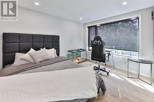 370 Goodram Drive, Burlington, ON - Indoor Photo Showing Bedroom