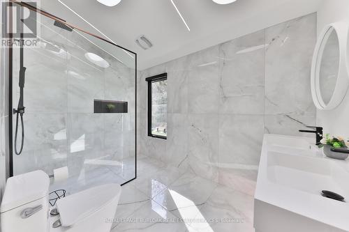 370 Goodram Drive, Burlington, ON - Indoor Photo Showing Bathroom