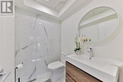 370 Goodram Drive, Burlington, ON - Indoor Photo Showing Bathroom