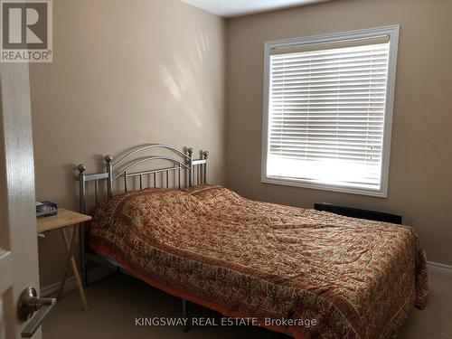 16 - 541 Winston Road, Grimsby, ON - Indoor Photo Showing Bedroom