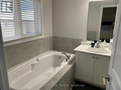 16 - 541 Winston Road, Grimsby, ON - Indoor Photo Showing Bathroom