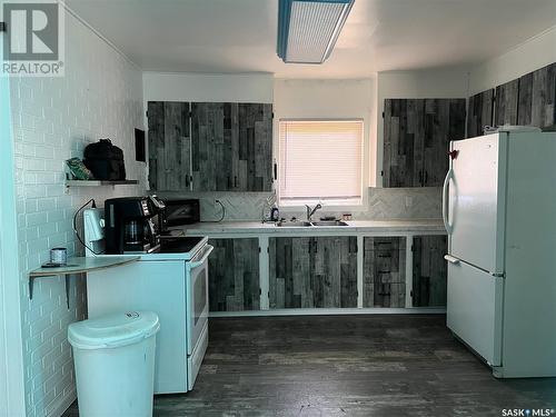 504 3Rd Street W, Meadow Lake, SK - Indoor Photo Showing Kitchen With Double Sink