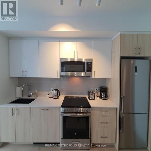 807 - 1195 The Queensway, Toronto, ON - Indoor Photo Showing Kitchen