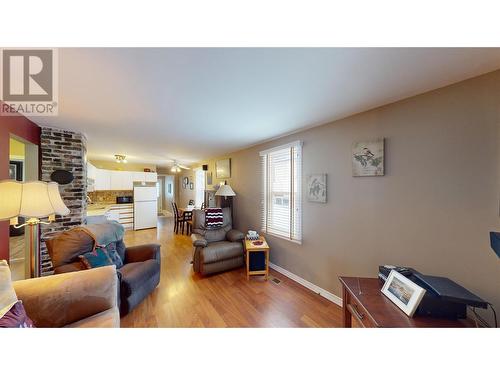 328 2Nd Avenue S, Cranbrook, BC - Indoor Photo Showing Living Room