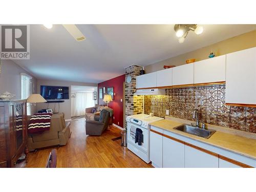 328 2Nd Avenue S, Cranbrook, BC - Indoor Photo Showing Kitchen