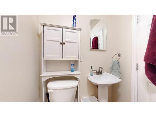 328 2Nd Avenue S, Cranbrook, BC - Indoor Photo Showing Bathroom