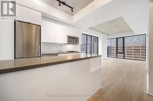 1503 - 195 Mccaul Street, Toronto, ON - Indoor Photo Showing Kitchen