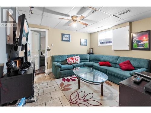 74 Preston Avenue, Penticton, BC - Indoor Photo Showing Living Room