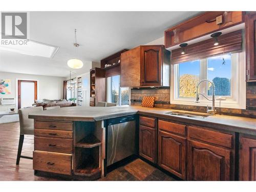 74 Preston Avenue, Penticton, BC - Indoor Photo Showing Kitchen