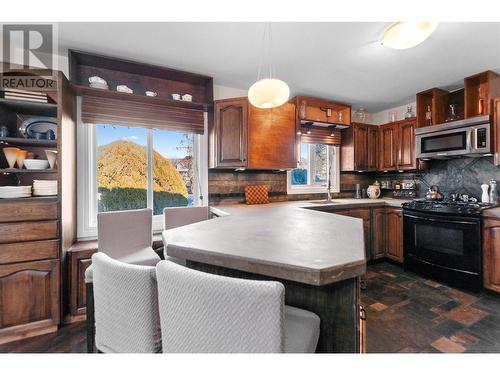 74 Preston Avenue, Penticton, BC - Indoor Photo Showing Kitchen