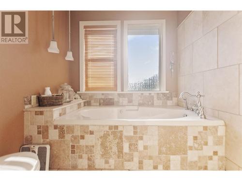 74 Preston Avenue, Penticton, BC - Indoor Photo Showing Bathroom