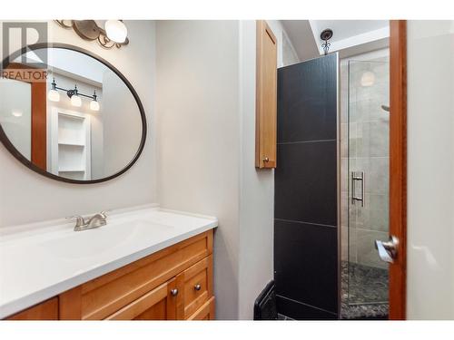 74 Preston Avenue, Penticton, BC - Indoor Photo Showing Bathroom