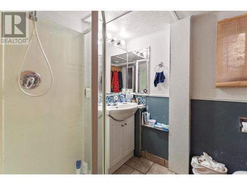 74 Preston Avenue, Penticton, BC - Indoor Photo Showing Bathroom