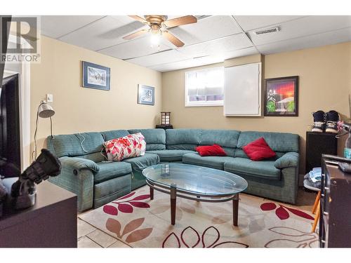 74 Preston Avenue, Penticton, BC - Indoor Photo Showing Living Room