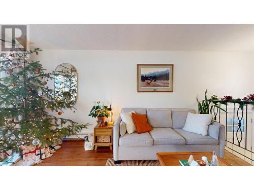 2008 2Nd  S Street Unit# 1, Cranbrook, BC - Indoor Photo Showing Living Room