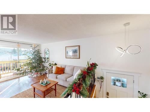 2008 2Nd  S Street Unit# 1, Cranbrook, BC - Indoor Photo Showing Living Room