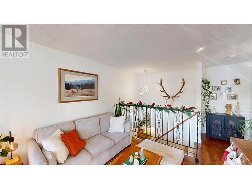 2008 2Nd  S Street Unit# 1, Cranbrook, BC - Indoor Photo Showing Living Room