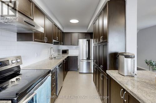 35 Edwin Pearson Street, Aurora, ON - Indoor Photo Showing Kitchen With Upgraded Kitchen