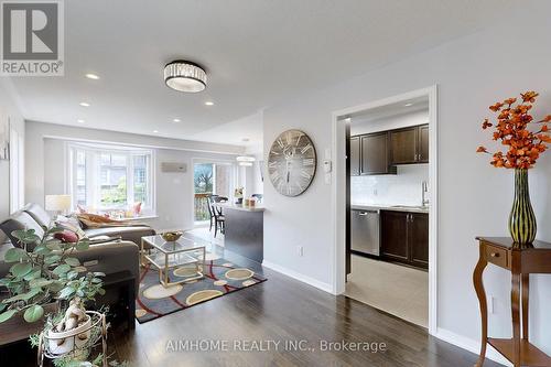 35 Edwin Pearson Street, Aurora, ON - Indoor Photo Showing Living Room