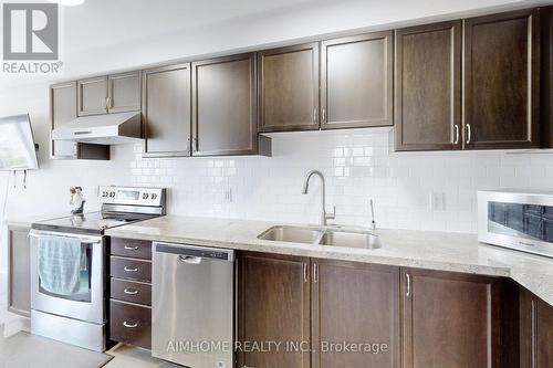 35 Edwin Pearson Street, Aurora, ON - Indoor Photo Showing Kitchen With Double Sink With Upgraded Kitchen