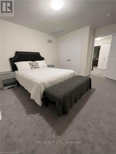 10 Simona Avenue, Wasaga Beach, ON - Indoor Photo Showing Bedroom