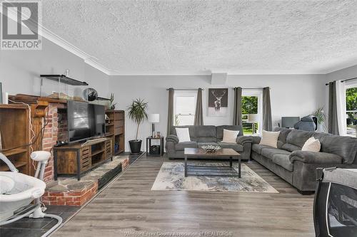 64 Moore Street, Wheatley, ON - Indoor Photo Showing Living Room