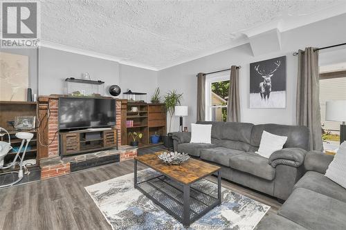 64 Moore Street, Wheatley, ON - Indoor Photo Showing Living Room