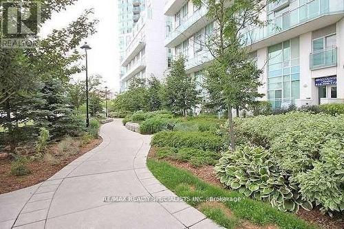 2401 - 3939 Duke Of York Boulevard W, Mississauga, ON - Outdoor