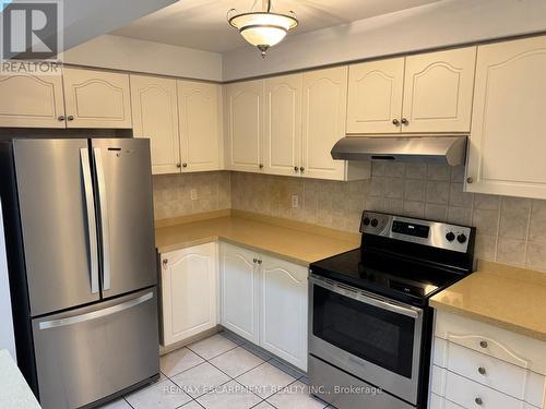 23 - 1575 South Parade Court, Mississauga, ON - Indoor Photo Showing Kitchen