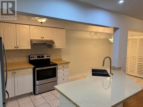 23 - 1575 South Parade Court, Mississauga, ON - Indoor Photo Showing Kitchen With Double Sink