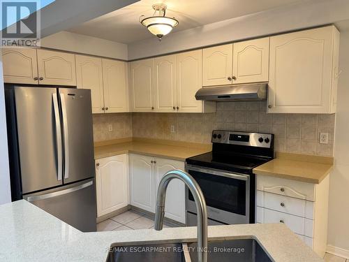 23 - 1575 South Parade Court, Mississauga, ON - Indoor Photo Showing Kitchen