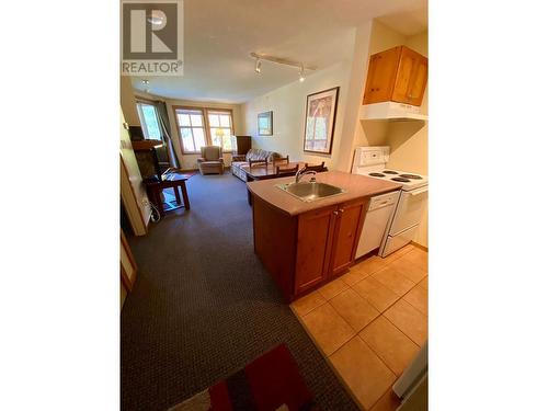 2050 Summit Drive Unit# 306, Panorama, BC - Indoor Photo Showing Kitchen