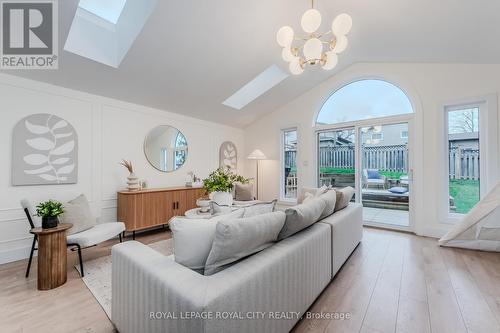 147 Fisher Mills Road, Cambridge, ON - Indoor Photo Showing Living Room