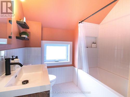 147 Fisher Mills Road, Cambridge, ON - Indoor Photo Showing Bathroom