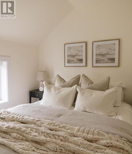 147 Fisher Mills Road, Cambridge, ON - Indoor Photo Showing Bedroom