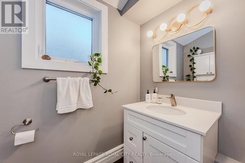 147 Fisher Mills Road, Cambridge, ON - Indoor Photo Showing Bathroom