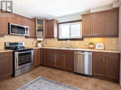 147 Fisher Mills Road, Cambridge, ON - Indoor Photo Showing Kitchen With Double Sink